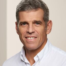 Dr. Stephan Girthofer | Fachzahnarzt für Oralchirurgie, Tätigkeitsschwerpunkt Implantologie und zertifiziert für die Sportzahnmedizin