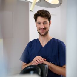 Weiterbildung zum Fachzahnarzt für Oralchirurgie in der Praxis Dr. Girthofer in München